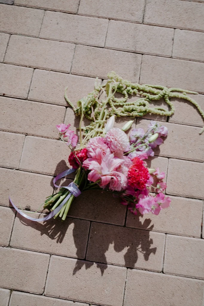 bouquet de mariée moderne rose photographe mariage provence marseille editorial moderne