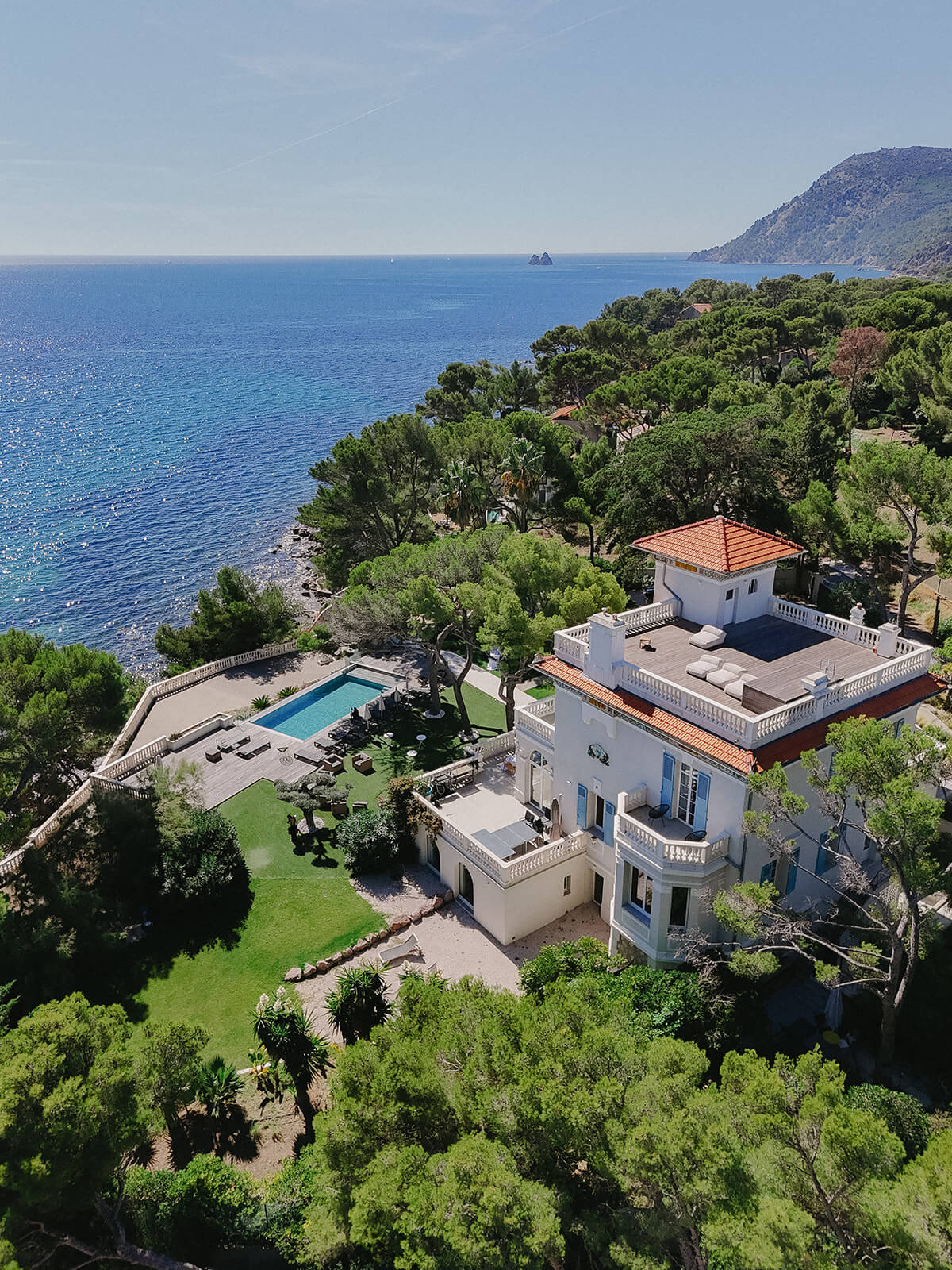 G&A-wedding-chateau-mar-vivo-drone-laurineblly-photographer-5_websize (1)